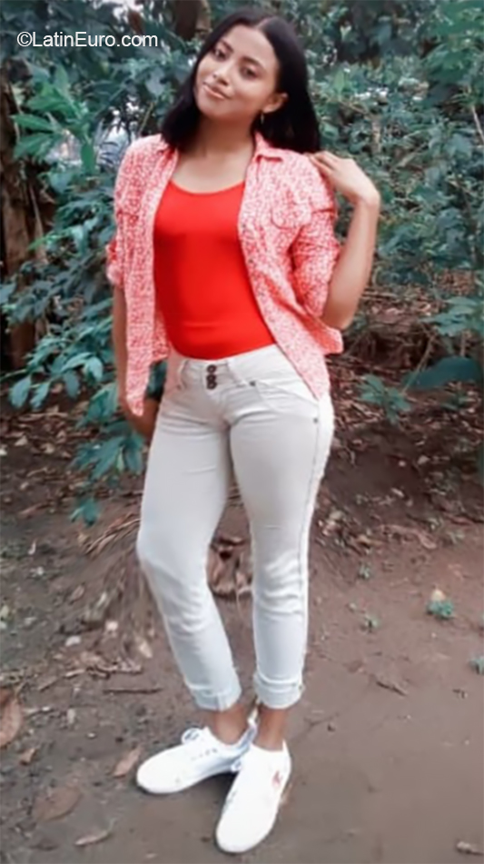 Date this gorgeous Mexico girl Adriana from Tabasco MX1740