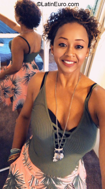 Date this cute United States girl Ana from New albany US20560