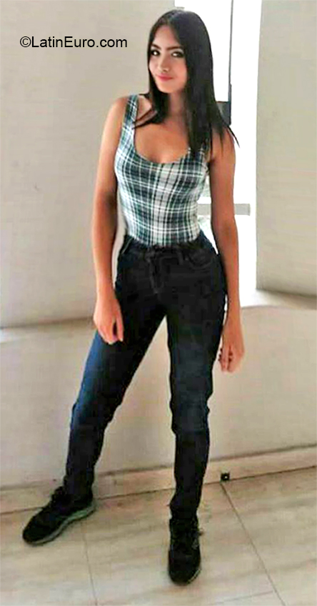 Date this nice looking Venezuela girl Stephany from Caracas VE2902