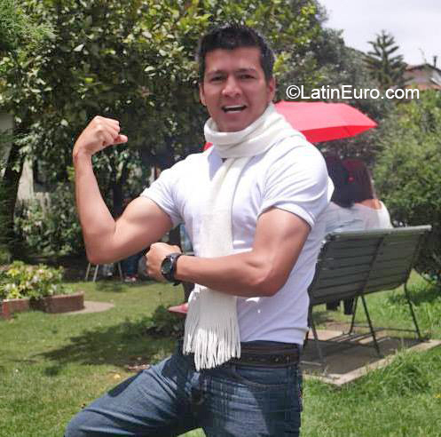 Date this stunning Colombia man Manu from Bogota CO26530