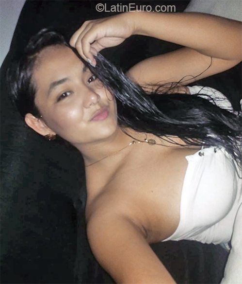 Date this hard body Colombia girl Andrea from Girarad ot CO26533