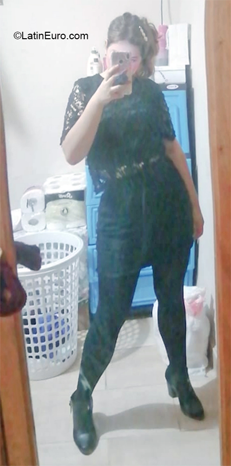 Date this attractive Honduras girl Fabiola from San Pedro Sula HN2745