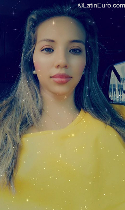 Date this hot Colombia girl Fernanda from Bogota CO26548