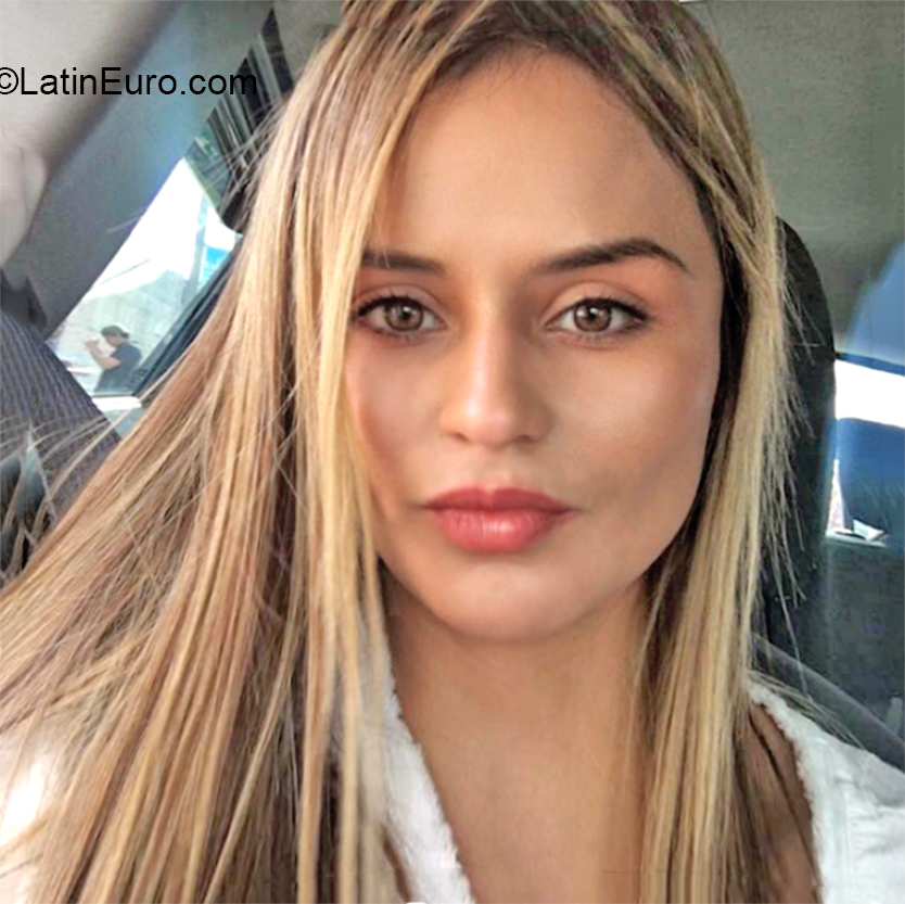 Date this hard body Colombia girl Alejandra from Bogota CO26553