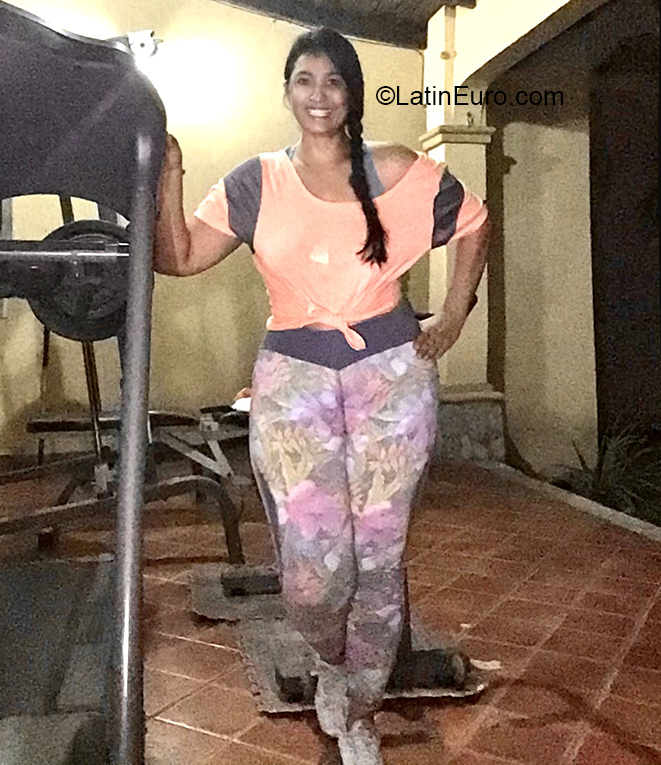 Date this athletic Honduras girl Daysi from San Pedro Sula HN2749