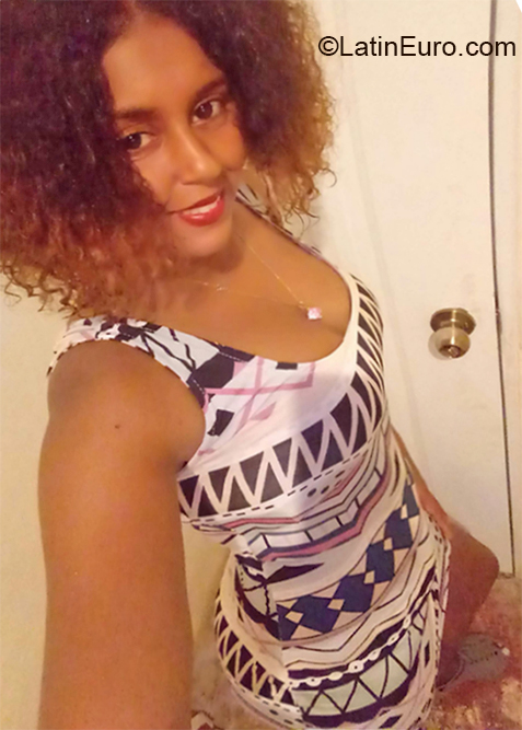 Date this nice looking Dominican Republic girl Yosi from San Pedro de Macoris DO37158