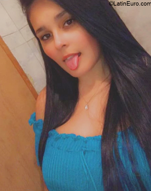 Date this cute Brazil girl Emely from Salvador BR11027