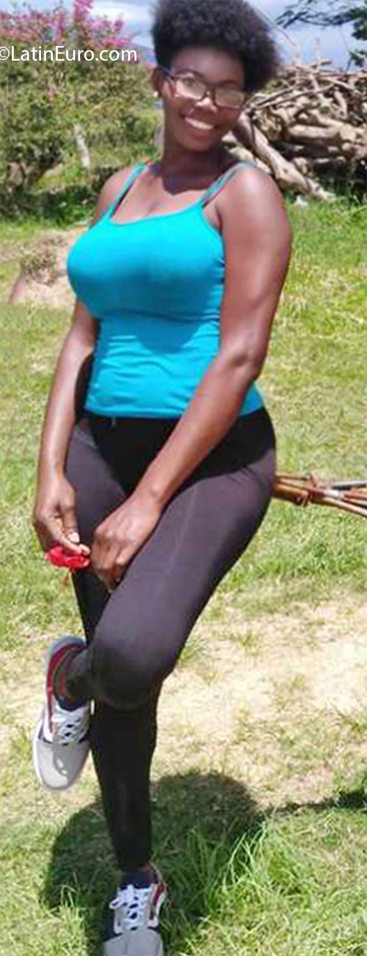 Date this hot Colombia girl Merclay from Cali CO26652