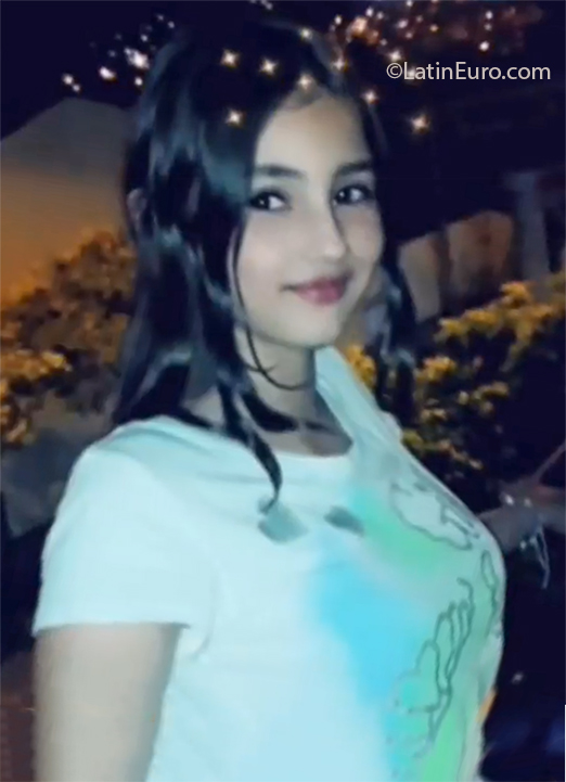 Date this athletic Colombia girl Sara from Medellin CO26657