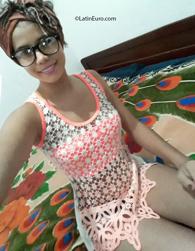 Date this pretty Colombia girl Julia from Bucaramanga CO26659