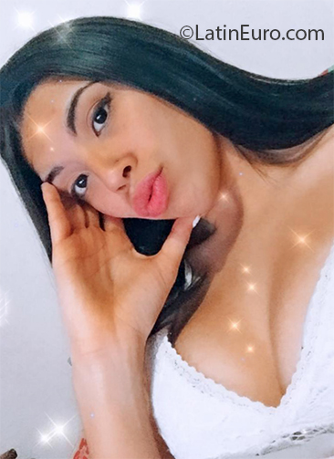 Date this sensual Argentina girl Candela from Buenos Aires AR316