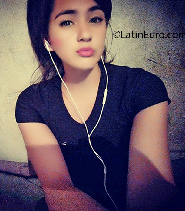 Date this charming Argentina girl Sofia from Pocito AR318