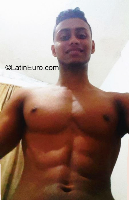 Date this hard body Colombia man Carlos from Cartagena CO26759