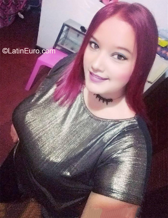 Date this attractive Colombia girl Yulieth from Armenia CO26775