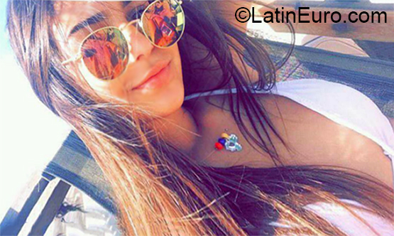 Date this sultry Venezuela girl Barbara from Caracas VE2981