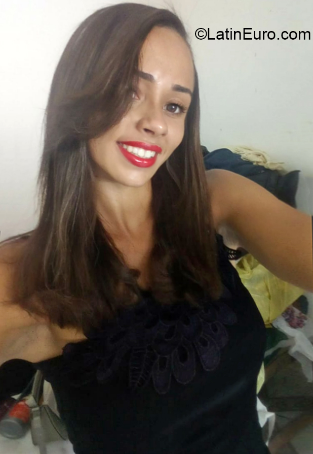 Date this charming Brazil girl Edi from Maceio BR11048