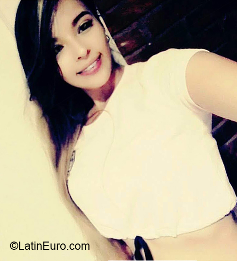 Date this stunning Colombia girl Evelin from Cali CO26825
