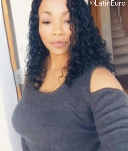 Date this hard body Canada girl Hannah from Toronto CA829