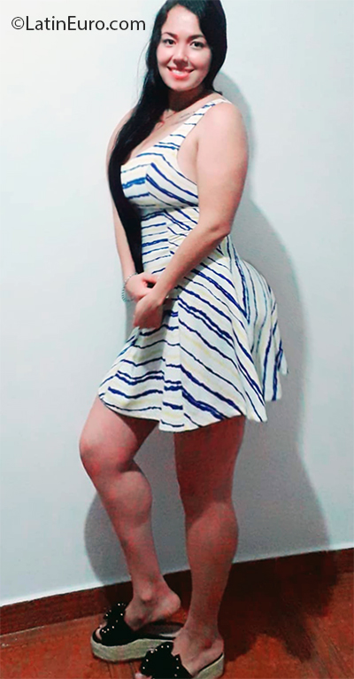 Date this beautiful Colombia girl Laura from Ibaque CO26986
