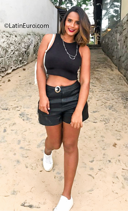 Date this hard body Brazil girl Keisa from Cabo Frio BR11084