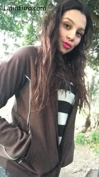 Date this good-looking Argentina girl Julieta from Buenos Aires AR366