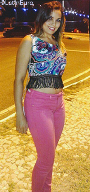 Date this happy Brazil girl Larissa from Belo Horizonte BR11371