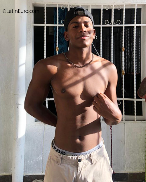Date this lovely Colombia man Daniel from Cali CO27089