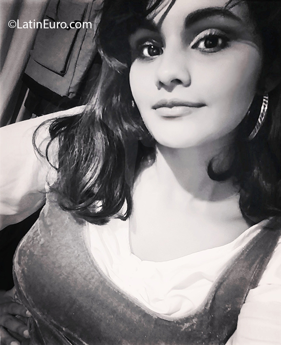 Date this funny Argentina girl Vani from Buenos Aires AR379