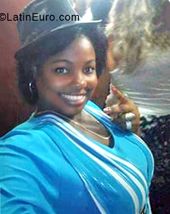 Date this sensual Cuba girl Daylin from Havana CU673