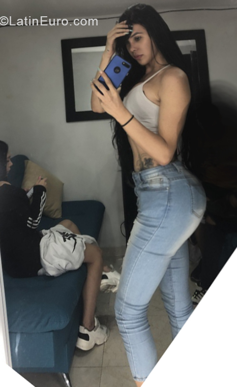 Date this attractive Colombia girl Brianna from Medellín CO33857