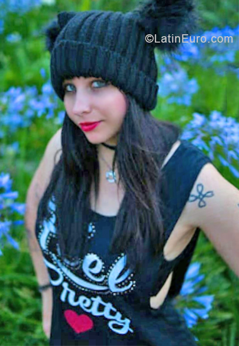 Date this pretty Argentina girl Deni from Buenos Aires AR384