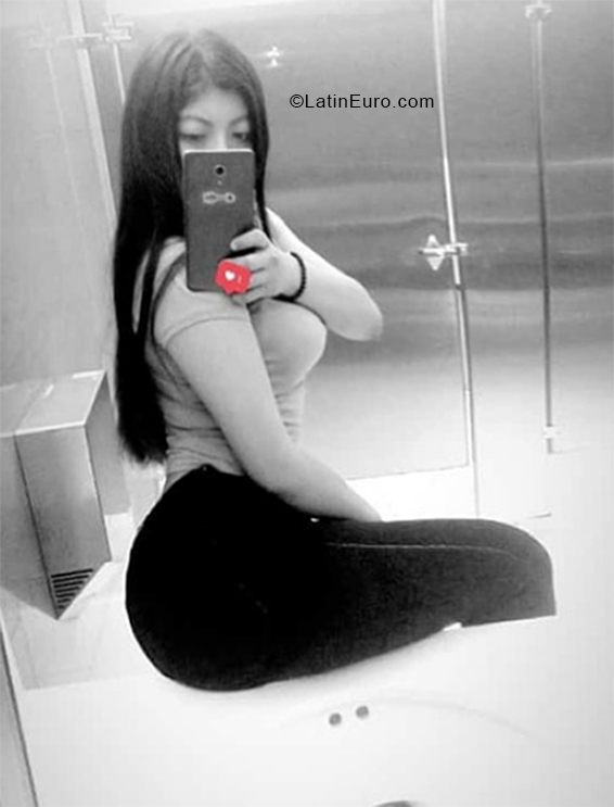 Date this pretty El Salvador girl Arie from San Salvador SV110