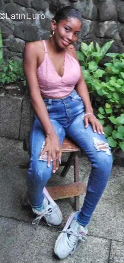 Date this attractive Colombia girl Jasy from Cali CO27188