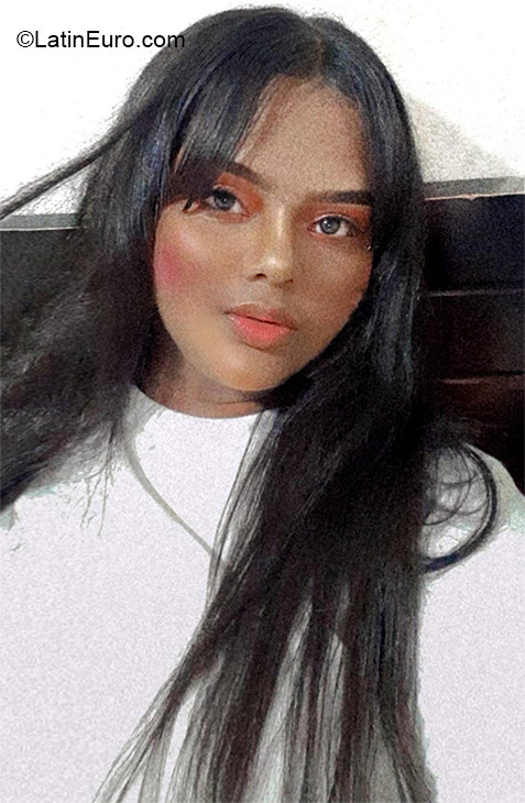 Date this fun Colombia girl Paola from Barranquilla CO27213