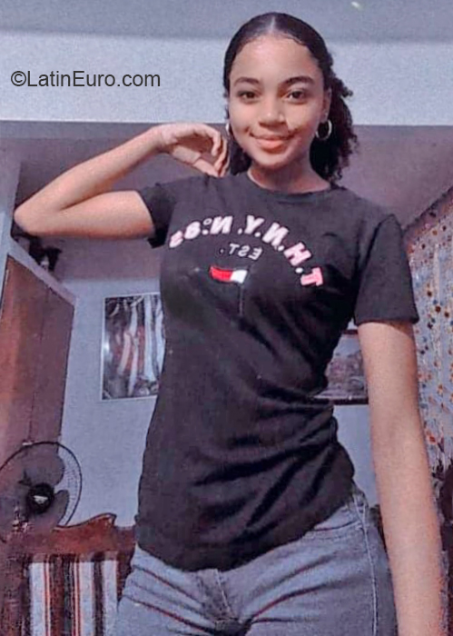 Date this lovely Colombia girl Juliana from Jamundi CO27221