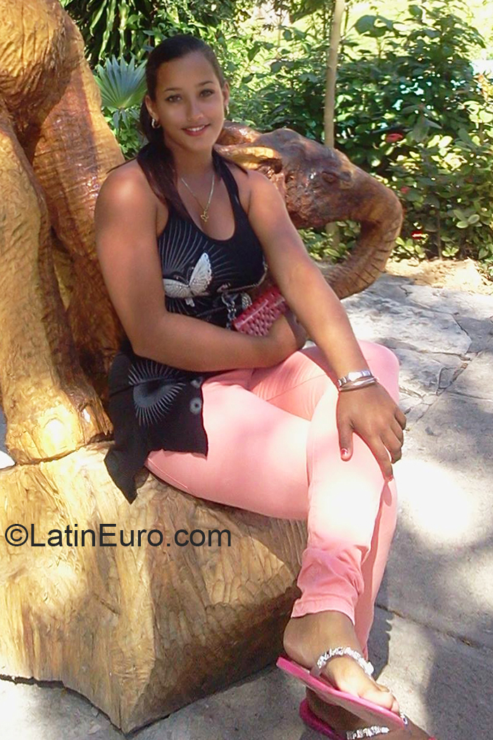 Date this lovely Cuba girl Barbara from Havana CU730