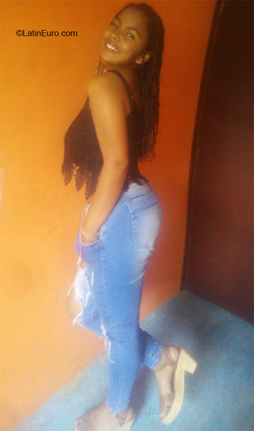 Date this cute Colombia girl Shayia from Bogota CO27241