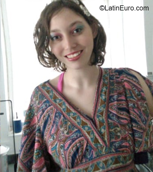 Date this lovely Brazil girl Lais from Brasilia BR11370