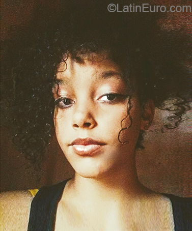 Date this tall Brazil girl Karen from Avare BR11119