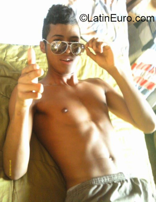 Date this good-looking Colombia man Nevison from Medellin CO27293