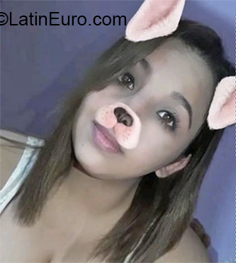 Date this hot Argentina girl Gimena from San Francisco AR401