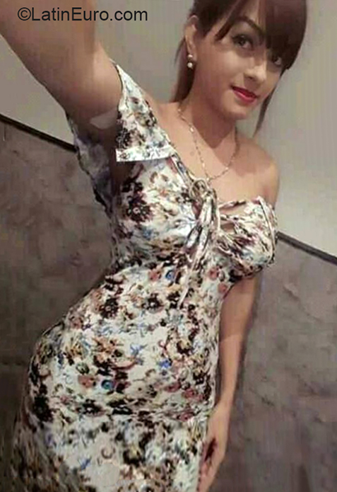 Date this delightful Venezuela girl Yessy from Zulia VE3187