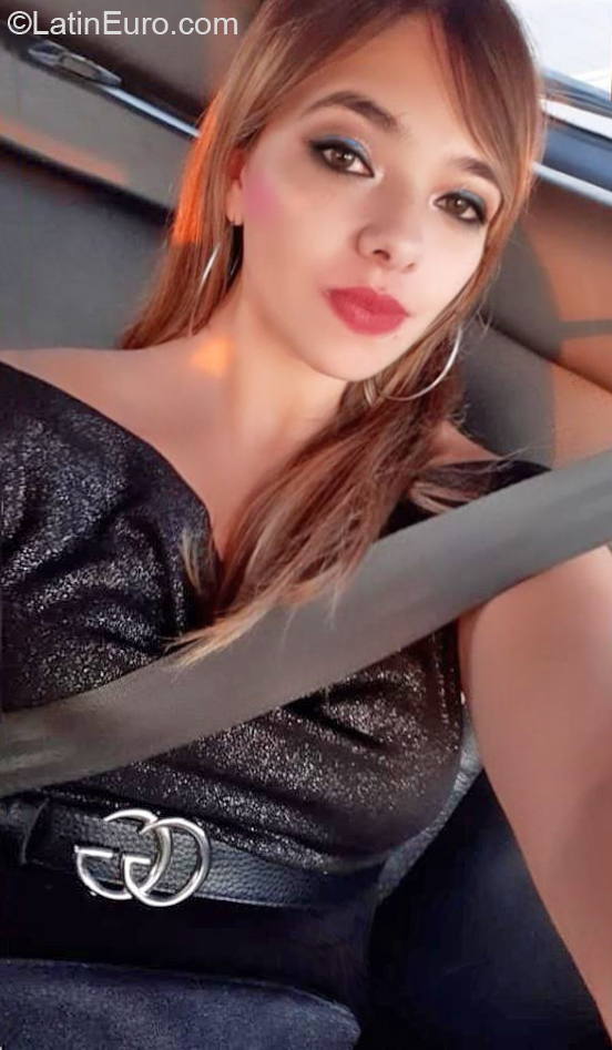 Date this voluptuous Argentina girl Debora from Maria Juana AR410