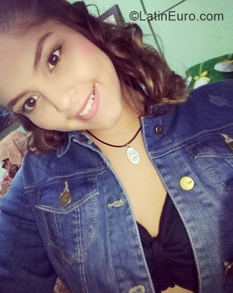 Date this young Ecuador girl Alejandra from Quito EC491