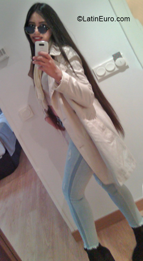 Date this voluptuous Venezuela girl Joselin from Caracas VE3195