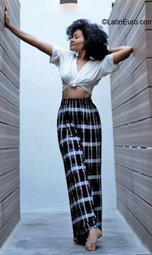 Date this delightful Colombia girl Karyne from Medellin CO31688