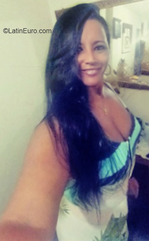 Date this attractive Brazil girl Ellen from Rio de Janeiro BR11553