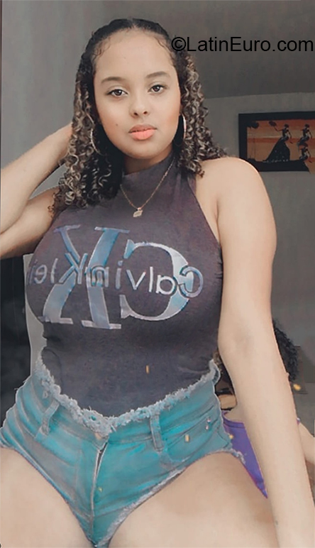 Date this happy Colombia girl Sofia from Medellin CO27600