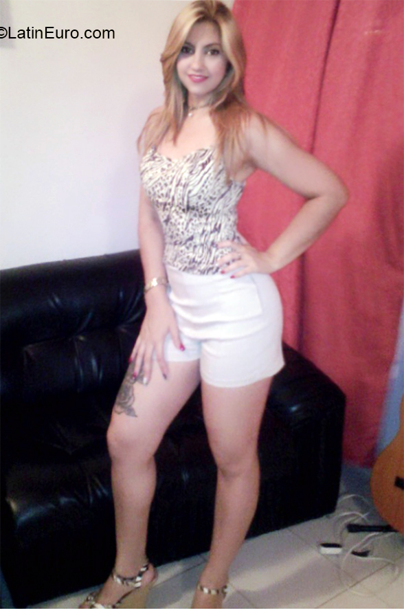 Date this nice looking Venezuela girl Veronica from Trujillo VE3274