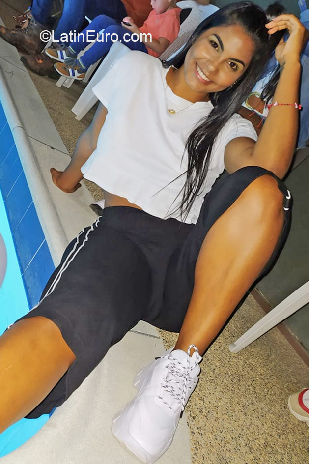 Date this tall Colombia girl Genesis from Girarad ot CO27704